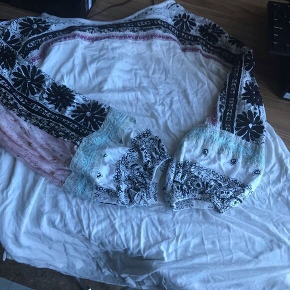 Free People size small blouse perfect like new condition size small - Picture 2 of 4
